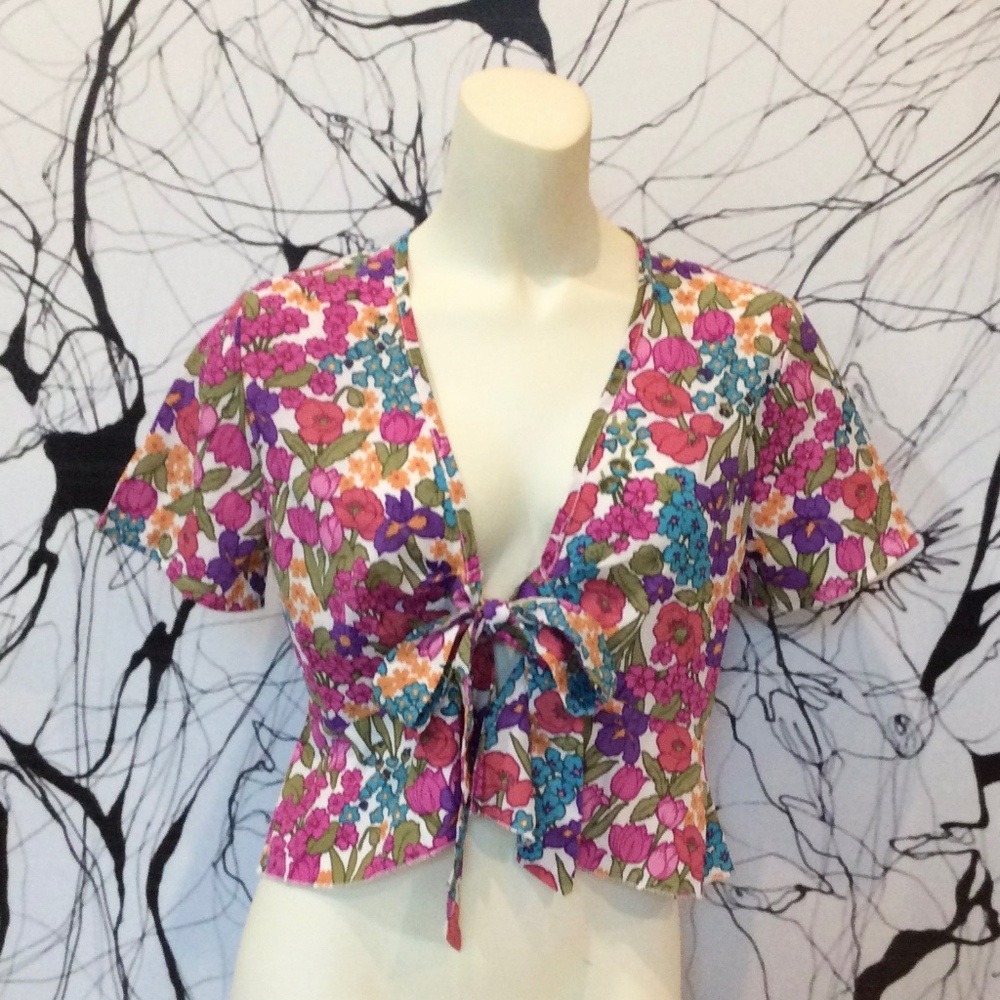 Elegant Vibrant Floral Print V-Neck Tie Knot Short Sleeve Blouse
